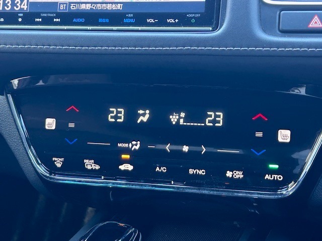 空気浄化や脱臭効果のあるプラズマクラスター技術を搭載したオートエアコンです。お好みの温度を設定すると自動で温度や風量を調整します。