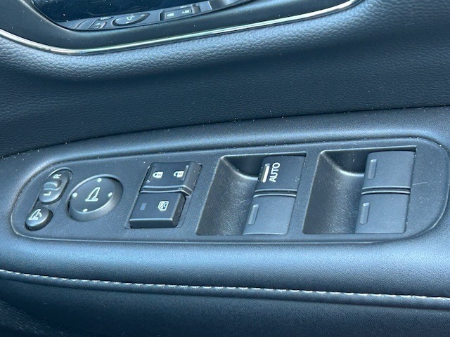 運転席窓操作部スイッチの画像です。