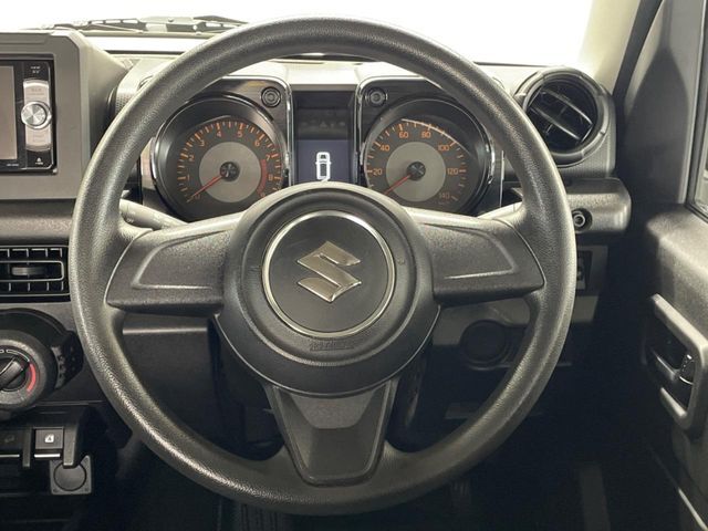 ステアリングも使用感が少なく、きれいな状態となっております♪