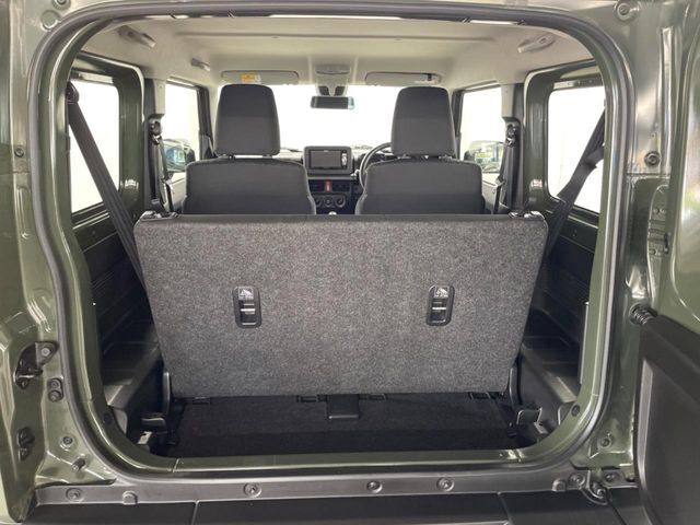 普段のお買い物や通勤、送迎等に十分な荷室スペースを確保しております。セカンドシートを倒すと、大きな荷物の積載も可能です♪