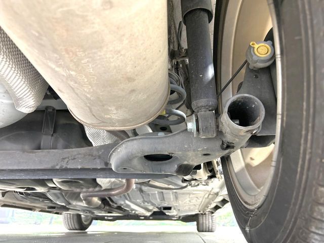 お車を安心してお乗りいただく為には、足回りの定期点検が欠かせません。サービスサポート（有償保証）では無料点検もご提供しており、安心のカーライフをお過ごしいただけるサポート体制が整っています。
