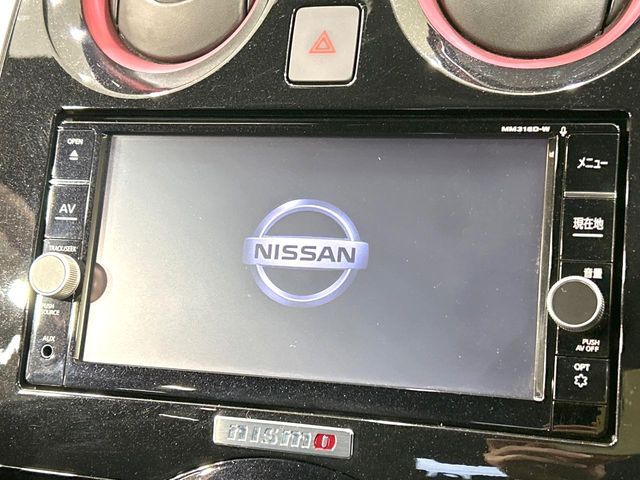 【純正ナビ】人気の純正ナビを装備。オーディオ機能も充実しており、Bluetooth接続すればお持ちのスマホやMP3プレイヤーの音楽を再生可能！毎日の運転がさらに楽しくなります！！