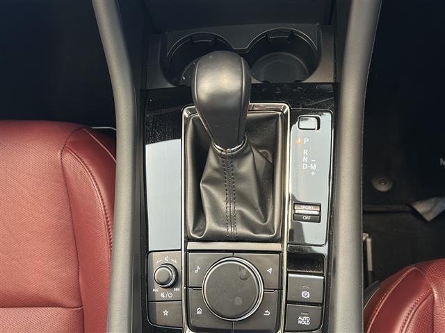 ◆こちらに掲載されている車両以外にも展示車両は多数ございます。色違い、グレード違い、多少ご希望に添えない場合も一度ご連絡いただければと思います。すぐにご希望の車両をお探しいたします。