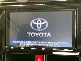 【純正9型ナビ】人気の純正ナビを装備しております。ナビの使いやすさはもちろん、オーディオ機能も充実！キャンプや旅行はもちろん、通勤や買い物など普段のドライブも楽しくなるはず♪