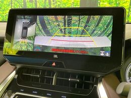 【パノラミックビューモニター】専用のカメラにより、上から見下ろしたような視点で360度クルマの周囲を確認することができます☆死角部分も確認しやすく、狭い場所での切り返しや駐車もスムーズに行えます。