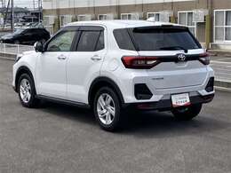 バックカメラが付いているので後方確認が非常にしやすいです。今や運転初心者も熟練者も必須装備！ついていて損はないですね♪