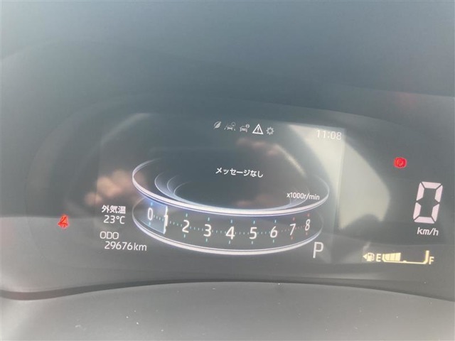 とっても見やすいメーターです。夜間時はラグジュアリーな気分にさせてくれる照明が魅力ですので、夜のドライブも楽しみになりますよ♪