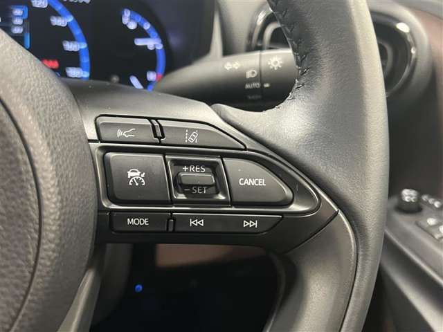 右側で全車速追従機能レーダークルーズコントロール操作などが可能！