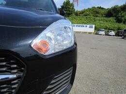 ハロゲンヘッドライト装備で夜間走行も安心です