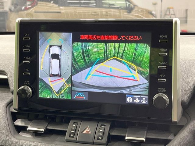 【パノラミックビューモニター】専用のカメラにより、上から見下ろしたような視点で360度クルマの周囲を確認することができます☆死角部分も確認しやすく、狭い場所での切り返しや駐車もスムーズに行えます。