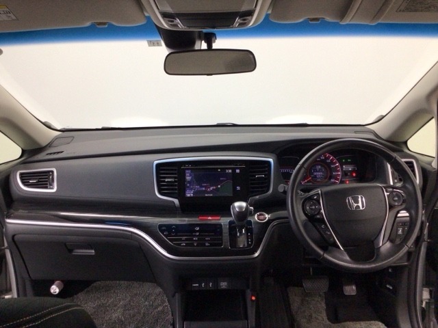 【前方視界】開放的な前方視界！運転がしやすく疲れにくいです♪窓が大きく、見通しがとっても良いおクルマですよ♪