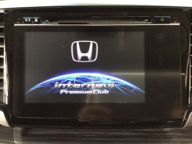 【オーディオ機能】ナビに一体のオーディオは、フルセグTVの他にDVD/CDプレーヤーを装備♪もちろんFM/AMラジオもお聞きいただけますよ♪