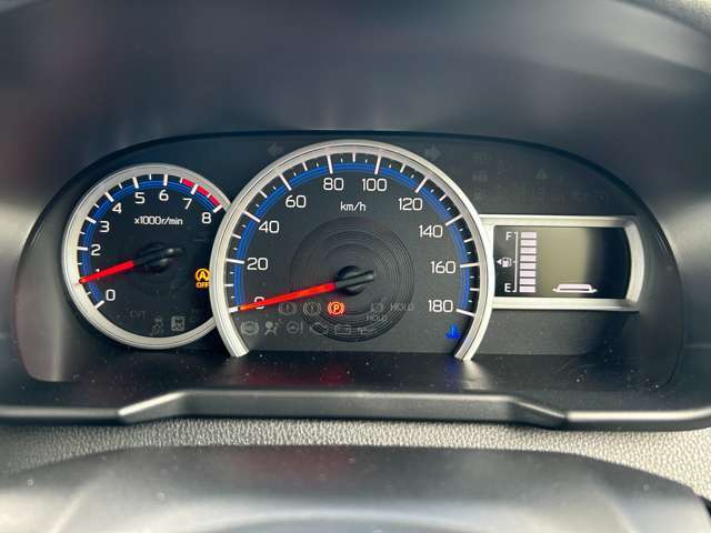 【スピードメーター】メーターがシンプルで見やすく運転しやすいですね！