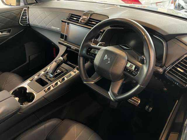 ステアリングは擦れや傷みも少なく綺麗な状態を保っております！