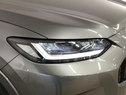 【LEDヘッドライト】大光量で夜道や雨の日の安心感を高めるLEDヘッドライト。周囲の明るさに応じて自動点灯・消灯/ライトの消し忘れも防げるオートライトコントロール付！