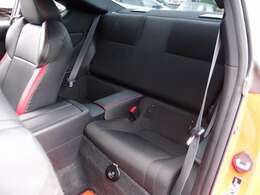 高額パーツを多数装備したカスタムGR86の入庫！TRDフルエアロを装着しGRAES車高調、WORK　VS18AW、ワンオフマフラーなどの高額パーツに加え、トヨタ9インチSD地デジナビなど充実装備の一台