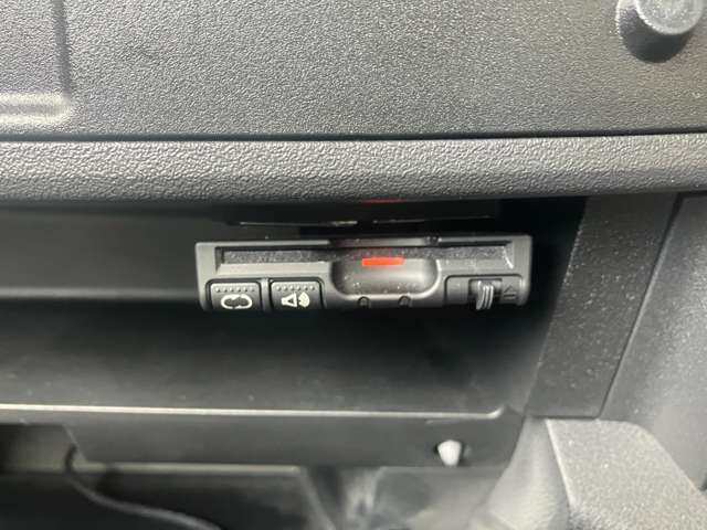 ETCで高速・有料道路の料金所をキャッシュレス。スムーズなドライブをサポート。