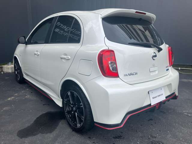 紫外線をカットし車内のプライバシーも守ってくれるプライバシーガラスも装備！