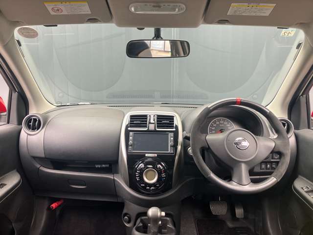 視界が広く、運転しやすい室内です。座り心地の良い前席シート。是非、見て・触れて座り心地も体感してください