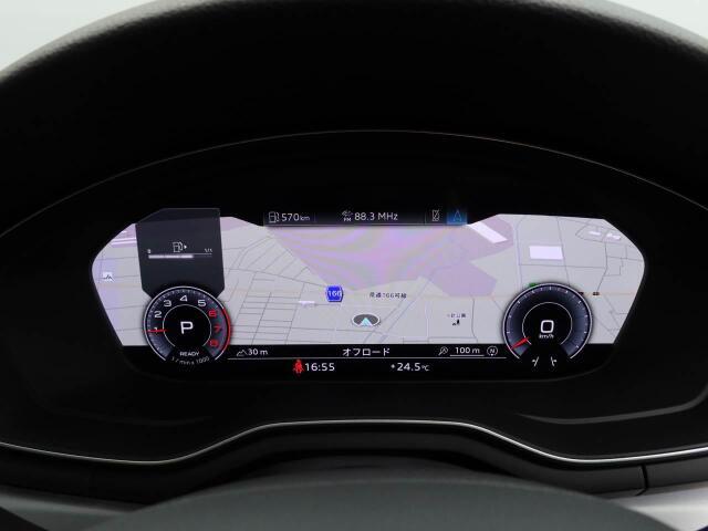必要に応じてメーター内に地図や車両にインフォメーションなどを切り替え表示できる12.3インチバーチャルコクピット