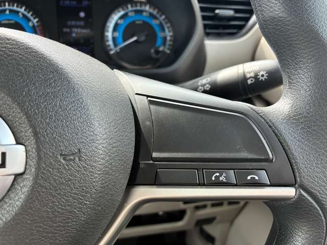 【ステアリングスイッチ】運転中でもハンドルでオーディオの操作が可能です！