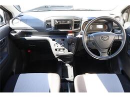 前席全体　広い視界で安心して運転することができますね！