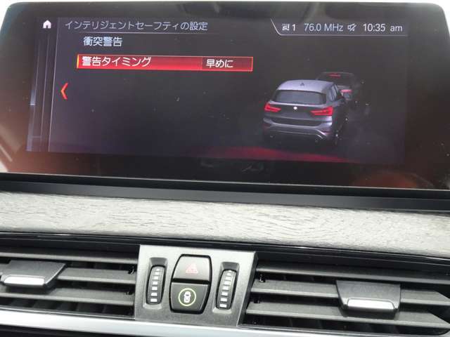 衝突被害軽減ブレーキと車線逸脱警告がついています。