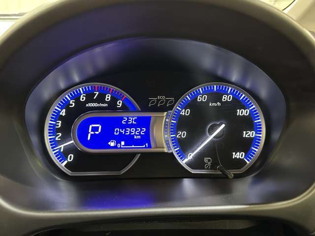 お近くの方はぜひご来店を♪　車検付のお車はご試乗も可能ですので装備や状態をしっかりとご確認頂けます。
