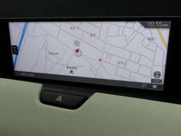 ナビSD装着済みですので、ご納車後は直ぐにナビのご使用が可能です。CDやDVD再生はございませんが、フルセグ付きですのでTV視聴も可能です。