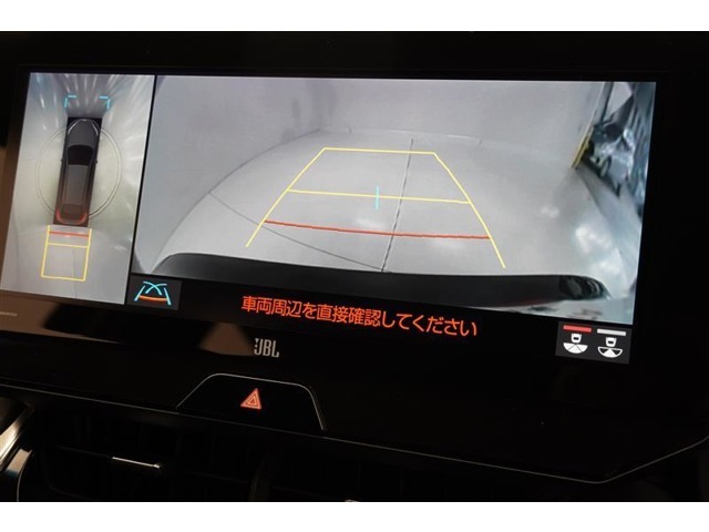 バックモニターがあれば車庫入れ時など、後ろが確認できて安心です。運転に自信がない方にはおすすめの装備です。ただし、バック時目視での確認も忘れずに。