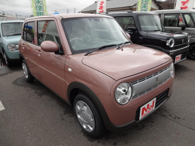 【当店のこだわり】入庫後のお車は選任スタッフによる細部清掃を実施しております。足回り、エンジンルーム、室内、室外を隅々まで綺麗にしております。展示車はピカピカです。全国配送も可能ですのでご相談下さい！