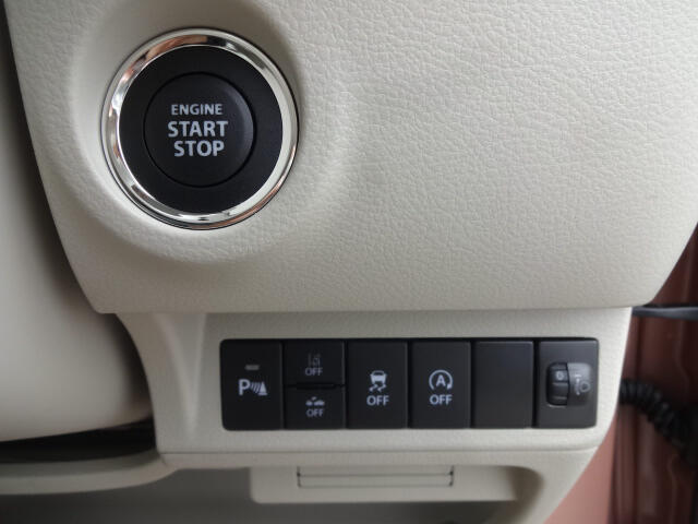 入庫後のお車は選任のスタッフによる清掃を実施！足回り、エンジンルーム、室内、室外を隅々まで綺麗にしております！全国配送も可能ですので、ご相談下さい！