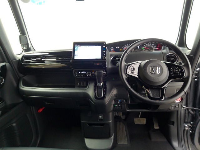 Honda車が初めての方にも扱いやすく分かりやすいインパネ周りと各種スイッチ類です。