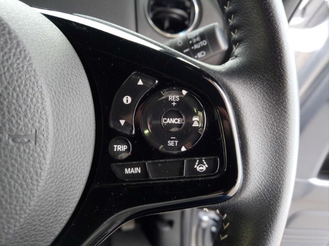 多彩な安心・快適機能を搭載した先進の安全運転支援システムのHonda　SENSINGを搭載しております。