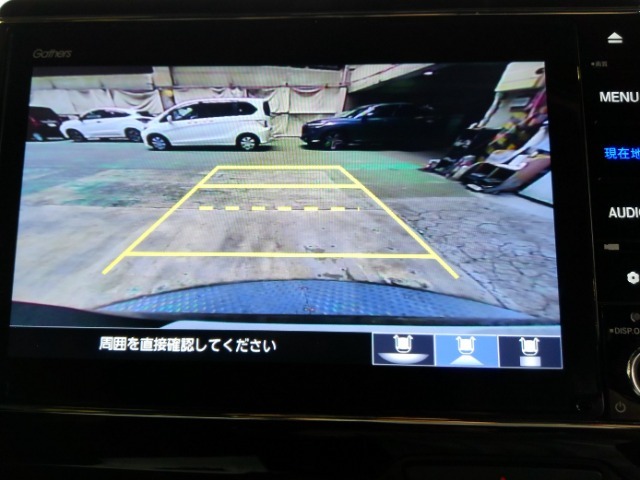 後方確認はオマカセのリアカメラ付です。雨天時や夜間のバック駐車時などで特に視界の安全確認に役立ちます。