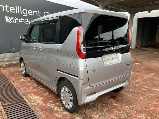 フロントだけでなく、バックソナーも付いてるので駐車時もバッチリ補助してくれます(*^^*)