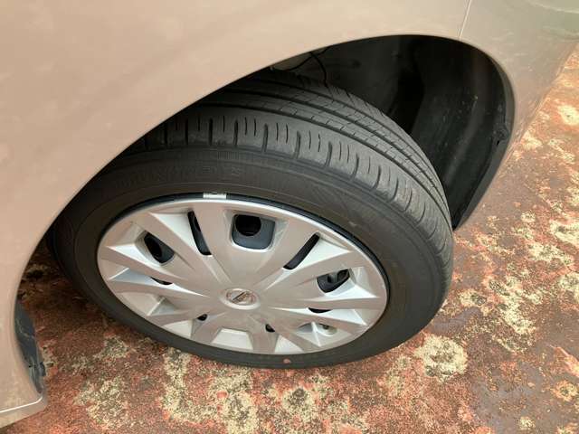 155/65R14タイヤとホイールキャップ付き！冬タイヤは別途ご用意が必要です。ぜひご相談ください(^^♪