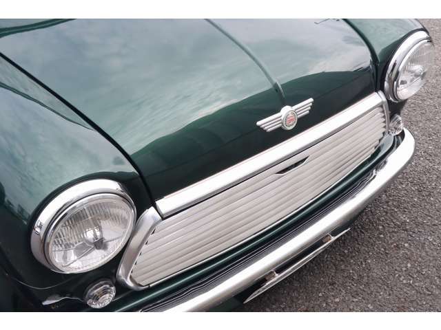 オシャレなメッキグリルがMINIらしいですね
