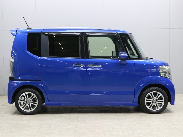 【コーティング】好評のコーティング施工で愛車のボディをケアしませんか？紫外線や酸性雨等の劣化によって塗装面の光沢の消失や塗装の剥離を防ぎます！