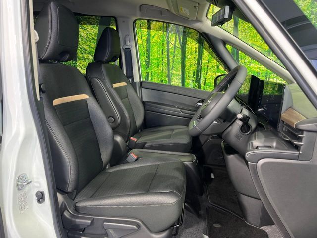 運転席シート廻りは使用感も少なく、良好な状態となっています。丁寧に使われていたことがよくわかりますね。