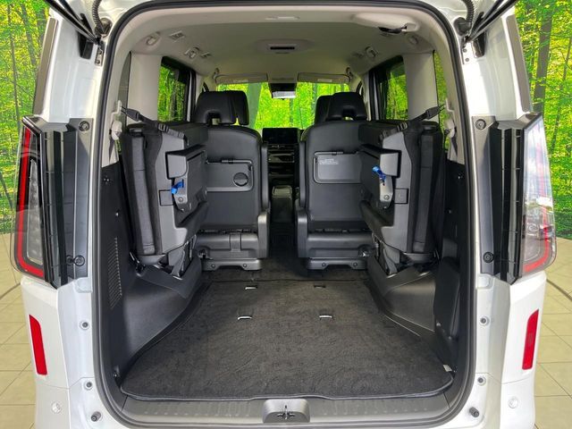 普段のお買い物や通勤、送迎等に十分な荷室スペースを確保しております。セカンドシートを倒すと、大きな荷物の積載も可能です♪