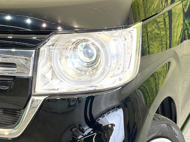 【LEDヘッドライト】悪天候や夜間走行時も良好な視界を確保し安心して運転できる高輝度LEDヘッドライトを装備！点灯速度が早く、消費電力も抑えられています。