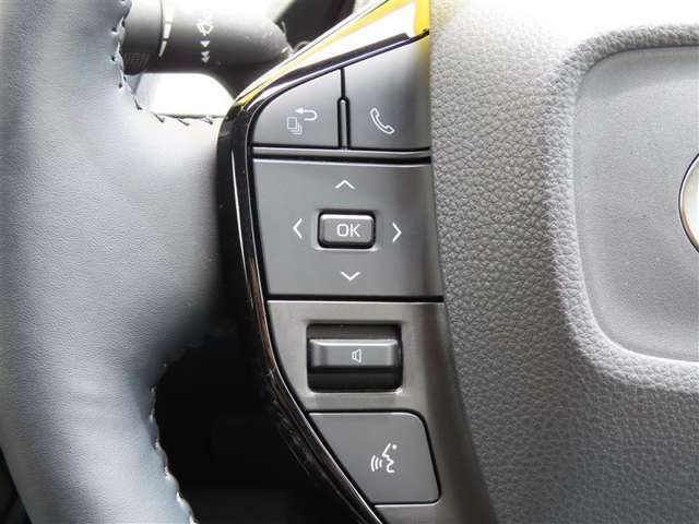 ブルートゥースに接続すれば、スマホに入れている音楽が聞けたり運転中に電話がかかってきてしまった場合もハンドルから電話を取ることができます！