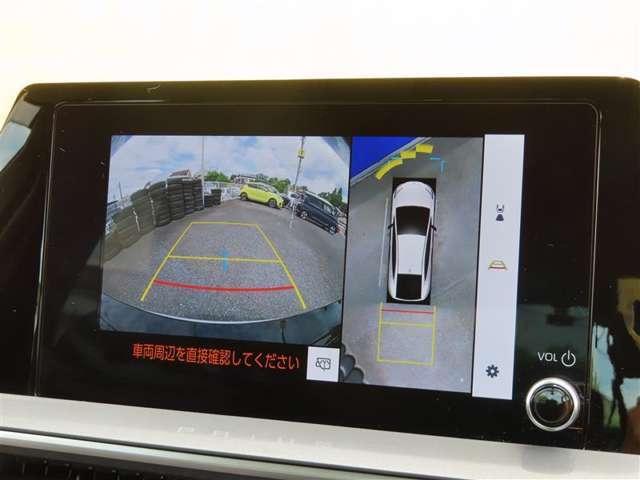 バックカメラの他に上から見下ろしたような画像が見れるアラウンド（全方位）モニター。前後左右を把握できる、すごい機能が装備されています！
