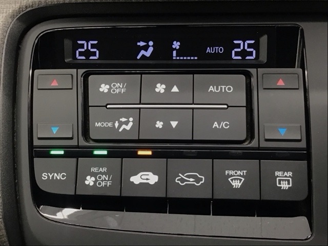 Wエアコン付きです！運転席・助手席それぞれ快適な車内でお過ごしいただけます。