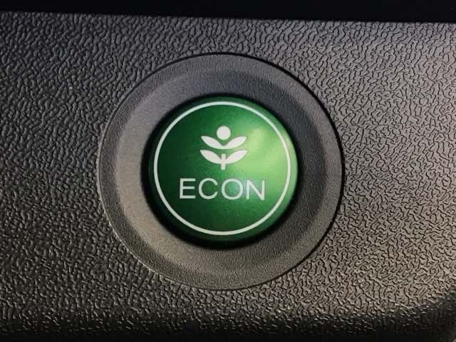エンジンやエアコンなどを協調制御し燃費の向上に有効なECONスイッチ付きです！