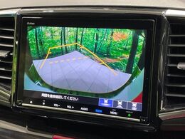 【バックカメラ】駐車時に後方がリアルタイム映像で確認できます。大型商業施設や立体駐車場での駐車時や、夜間のバック時に大活躍！運転スキルに関わらず、今や必須となった装備のひとつです！