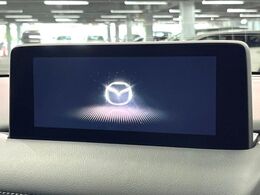 【メーカー純正ナビ】インテリアに溶け込むスタイリッシュな「専用設計」メーカーナビを装備♪視認性や操作性など基本性能にも優れ、より上質なカーライフをお楽しみいただけます。