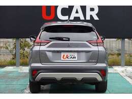 リヤワイパー付きで雨の日の後方視界を確保！！