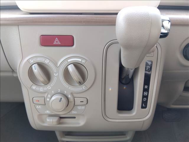 4WD☆禁煙車☆走行5.3万キロ☆試乗できます☆2トーンカラー☆ナビ☆TV☆レーダーブレーキ☆アイドリングストップ☆エネチャージ☆前席シートヒーター☆HIDヘッドライト☆スマートキー☆プッシュスタート